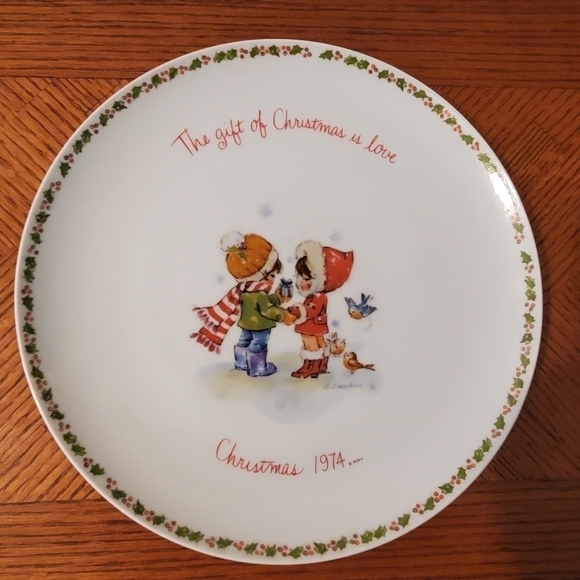 Vintage Gigi Commemorative Edition 1974  Plate " The Gift of Christmas Love" - Picture 5 of 7